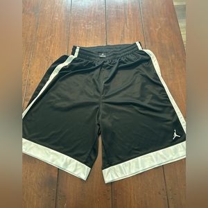 Jordan basketball shorts size -XL excellent condition